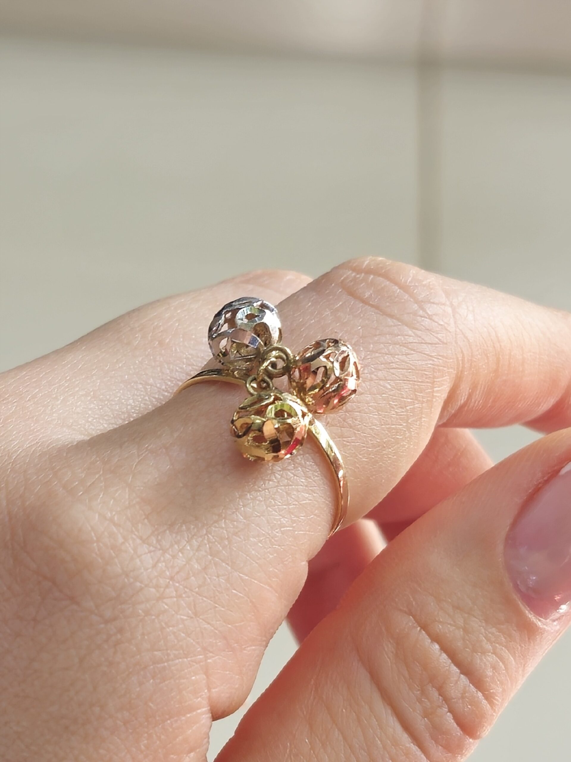 Anel Ouro 18k com Pingentes de Bolinhas Três Ouros | Aro 21 - Imagem 3