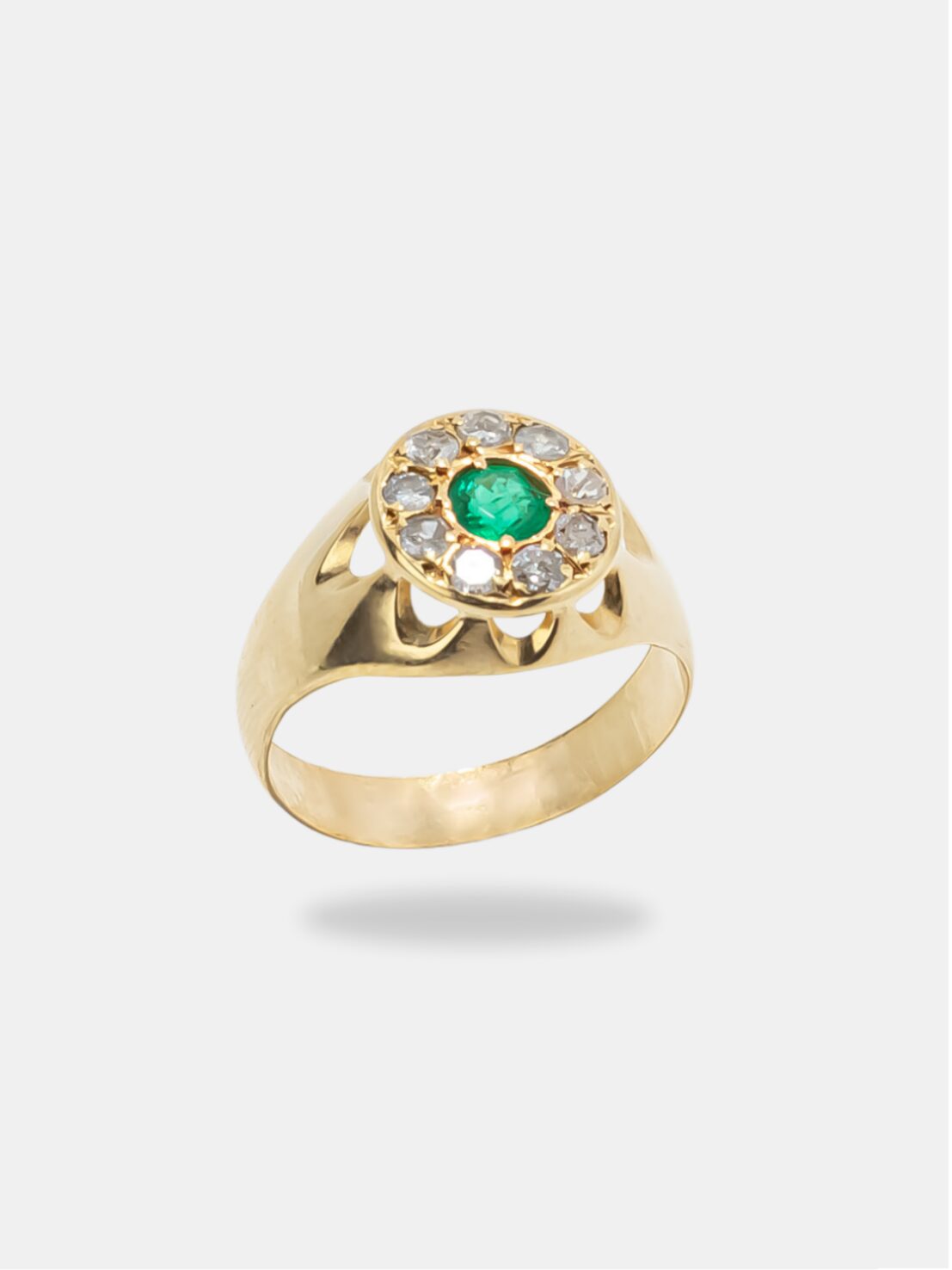 anel sinete com esmeralda e diamantes