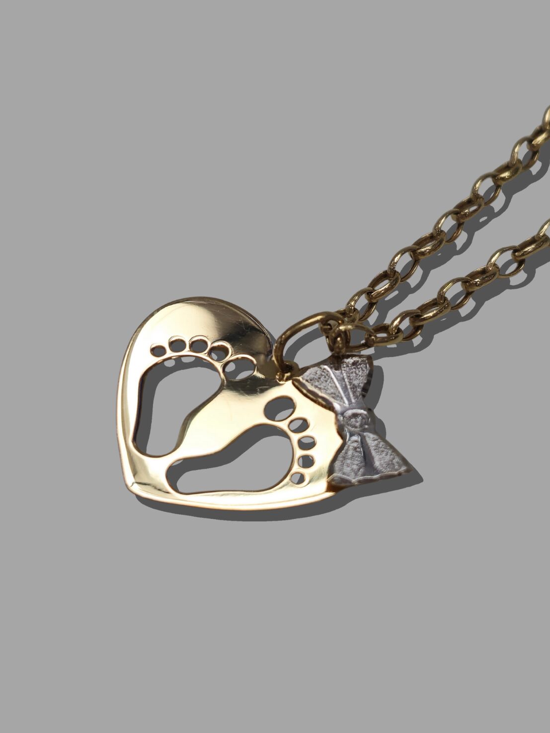 pingente ouro 18k coração com pezinhos